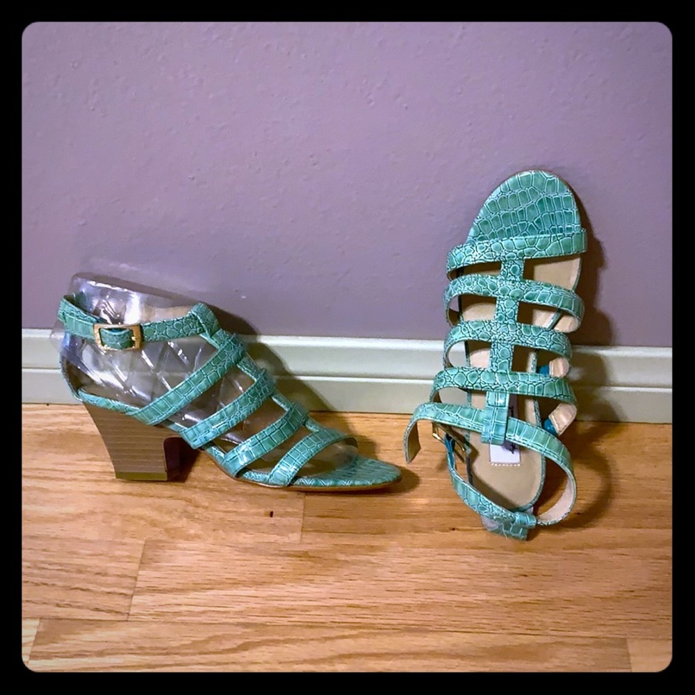 ❗️FREE Strappy sandals MUST BUNDLE Reptile print patent